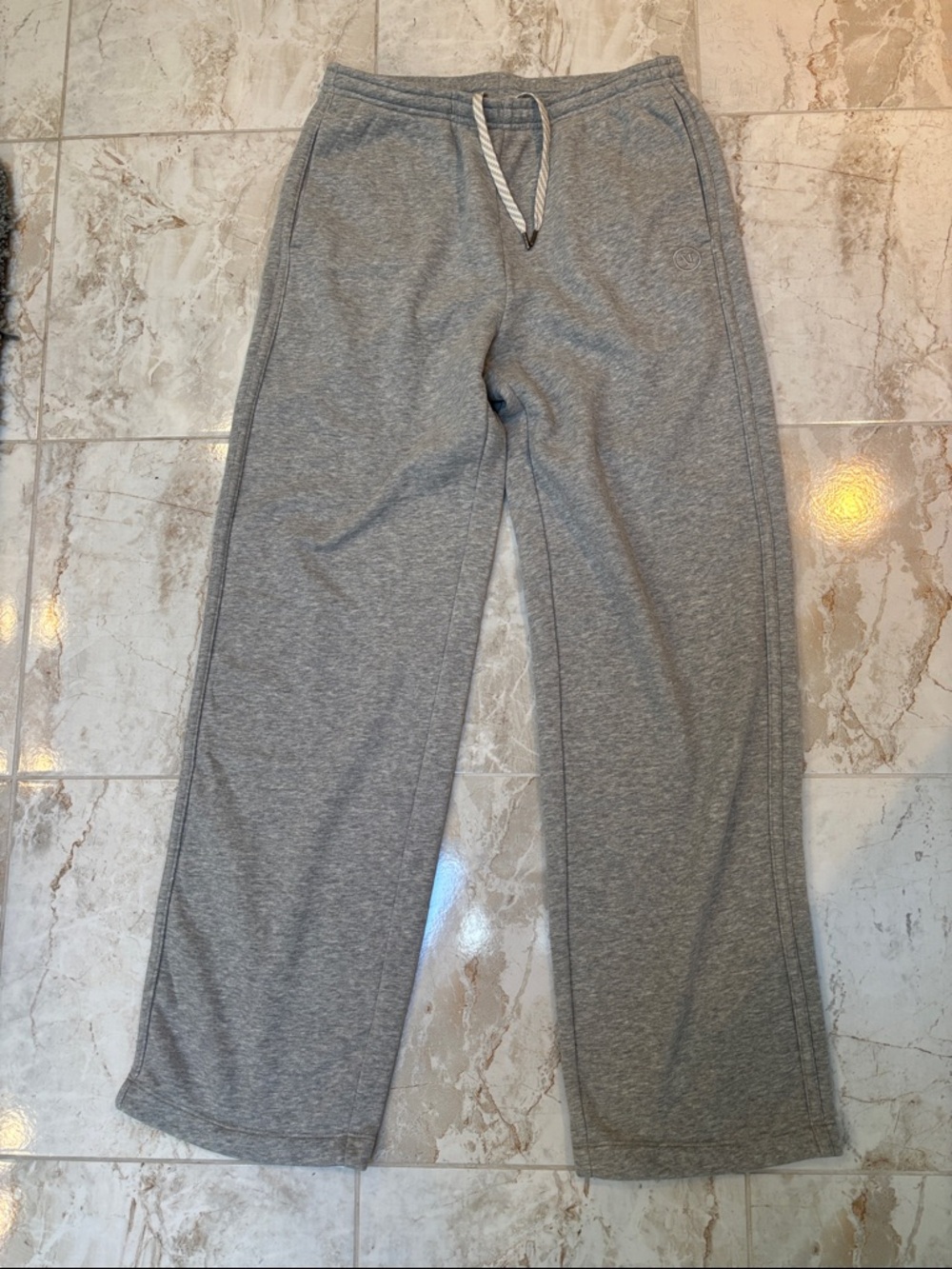 Vuori Sedona Straight Leg Sweatpants in Light Heather Grey Size Small